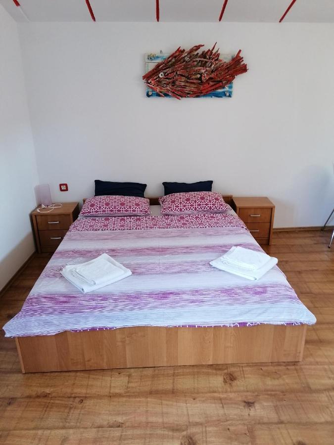 Nice Studio Near Centar+Free Parking ロヴィニ エクステリア 写真